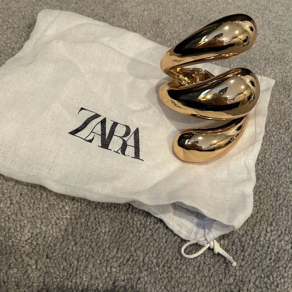 Elegant Gold-Tone Women's Jewelry